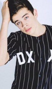 herec Hayes Grier