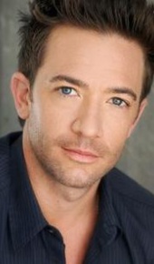 herec David Faustino