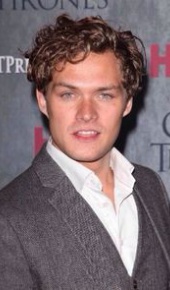 herec Finn Jones