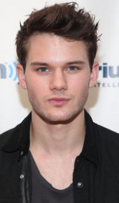 herec Jeremy Irvine