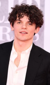 herec Edward Bluemel