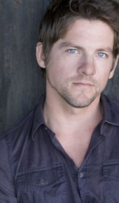 herec Zachary Knighton