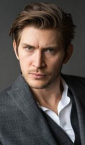 herec Greyston Holt