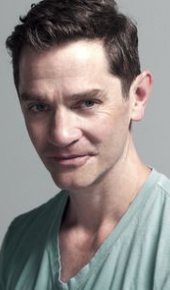 herec James Frain