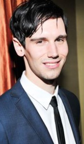 herec Cory Michael Smith