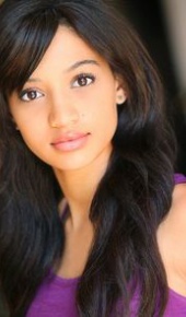 herec Samantha Logan