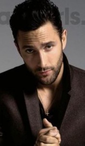 herec Noah Mills