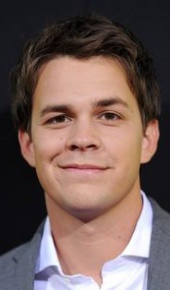 herec Johnny Simmons