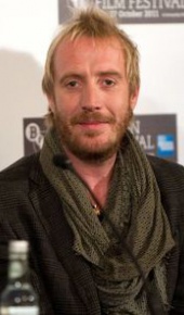 herec Rhys Ifans