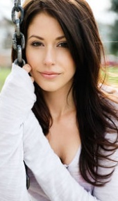 herec Amanda Crew