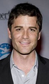 herec Yannick Bisson