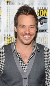 herec Michael Raymond-James