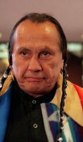 herec Russell Means