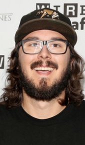 herec Kyle Newacheck