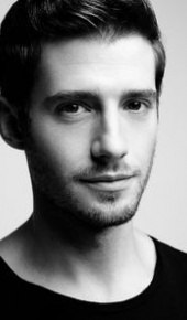 herec Julian Morris