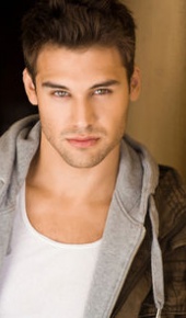 herec Ryan Guzman