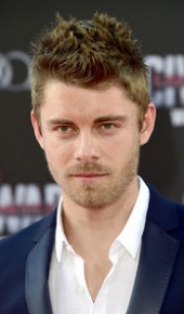 herec Luke Mitchell