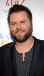 herec Tyler Labine