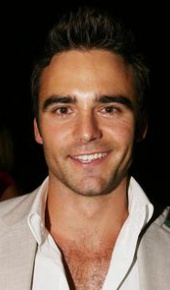 herec Dustin Clare