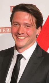 herec David Oakes