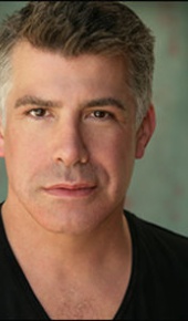 herec Bryan Batt