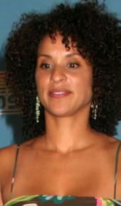 herec Karyn Parsons