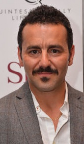 herec Max Casella