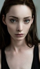 herec Emma Dumont