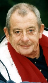 herec Derek Fowlds