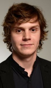 herec Evan Peters