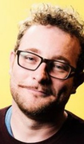 herec James Adomian