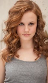 herec Mackenzie Lintz