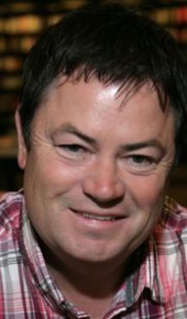 herec Mike Brewer