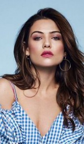 herec Danielle Campbell