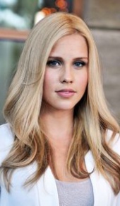 herec Claire Holt