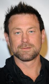 herec Grant Bowler