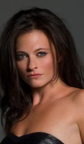 herec Lara Pulver