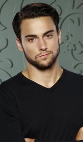 herec Connor Walsh